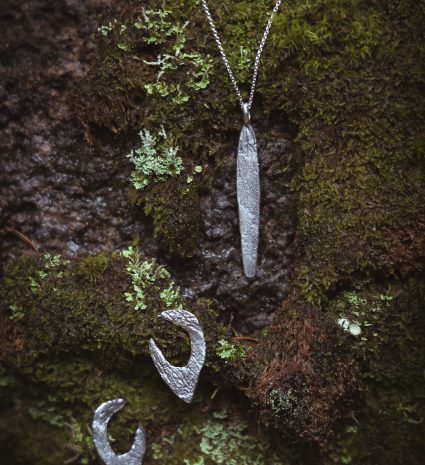 Collier et boucles d’oreilles Lichen sur une roche couverte de mousse